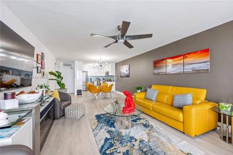 Copropriété à louer à Hollywood, Floride: 1 chambre, 91.04 m2 № 1890560 - photo 3