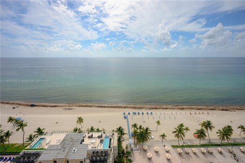Copropriété à louer à Hollywood, Floride: 1 chambre, 91.04 m2 № 1890560 - photo 17