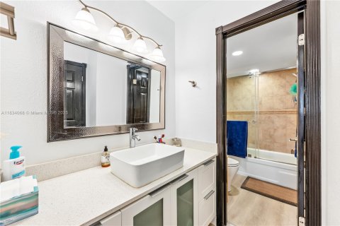 Copropriété à louer à Hollywood, Floride: 1 chambre, 91.04 m2 № 1890560 - photo 12