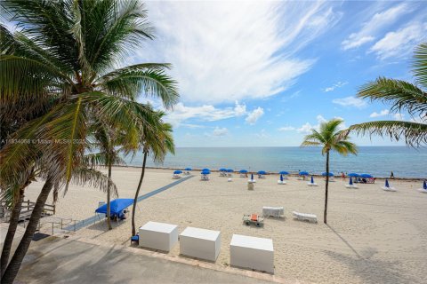 Copropriété à louer à Hollywood, Floride: 1 chambre, 91.04 m2 № 1890560 - photo 24