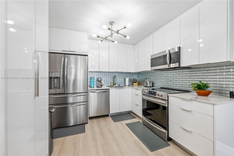 Copropriété à louer à Hollywood, Floride: 1 chambre, 91.04 m2 № 1890560 - photo 6