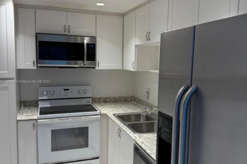 Купить кондоминиум в Санни-Айлс-Бич, Флорида 2 спальни, 95.04м2, № 2037137 - фото 3