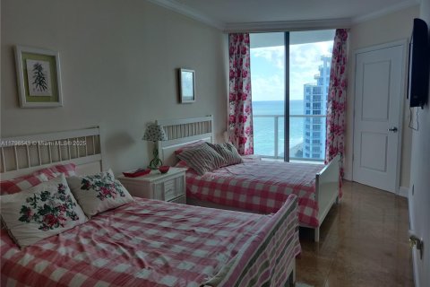 Condominio en alquiler en Hollywood, Florida, 3 dormitorios, 196.49 m2 № 1959339 - foto 16