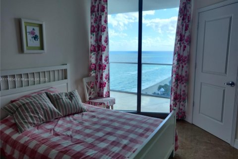 Condominio en alquiler en Hollywood, Florida, 3 dormitorios, 196.49 m2 № 1959339 - foto 17