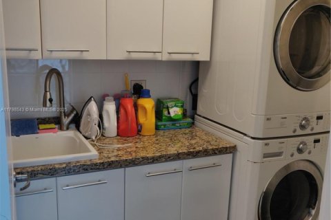 Condominio en alquiler en Hollywood, Florida, 3 dormitorios, 196.49 m2 № 1959339 - foto 28