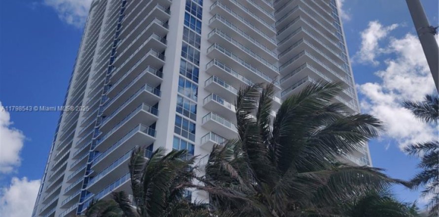 Condominio en Hollywood, Florida, 3 dormitorios  № 1959339