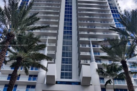 Condominio en alquiler en Hollywood, Florida, 3 dormitorios, 196.49 m2 № 1959339 - foto 3