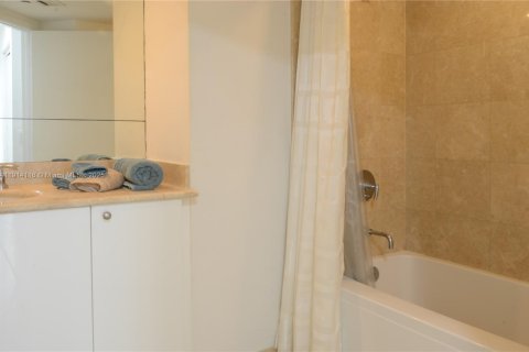 Condominio en alquiler en Miami, Florida, 2 dormitorios, 139.82 m2 № 2015980 - foto 23