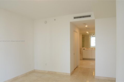 Condominio en alquiler en Miami, Florida, 2 dormitorios, 139.82 m2 № 2015980 - foto 10