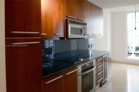 Condominio en alquiler en Miami, Florida, 2 dormitorios, 139.82 m2 № 2015980 - foto 16