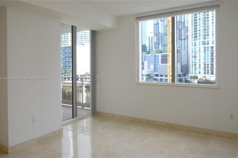 Condominio en alquiler en Miami, Florida, 2 dormitorios, 139.82 m2 № 2015980 - foto 7