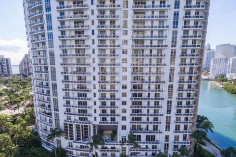 Condominio en Miami, Florida, 2 dormitorios  № 2015980