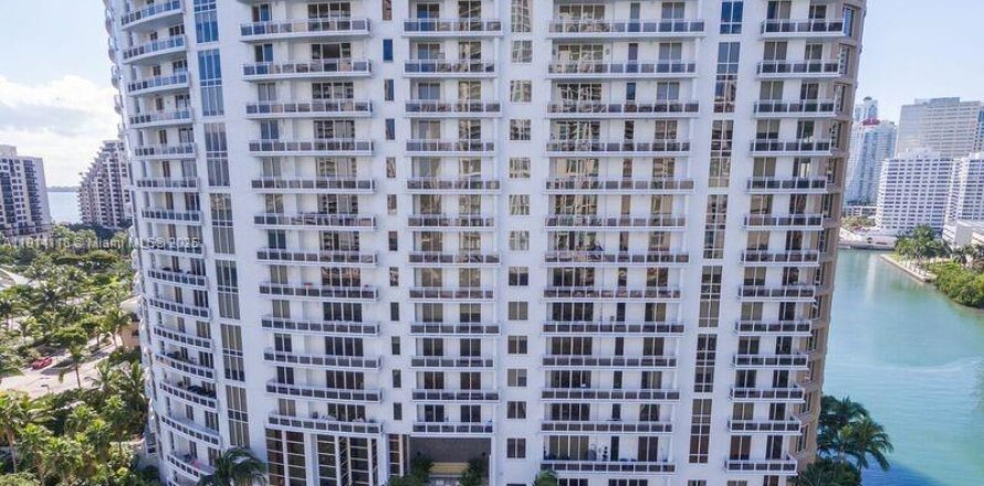 Condominio en Miami, Florida, 2 dormitorios  № 2015980