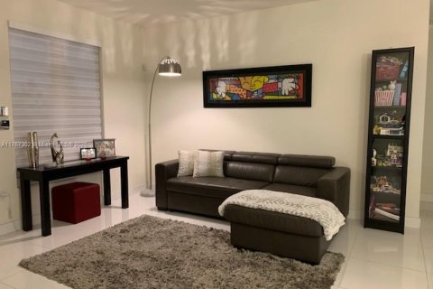 Condo in Doral, Florida, 3 bedrooms in LANDMARK  № 1704071 - photo 5