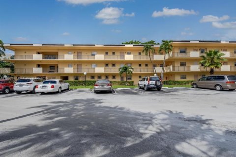 Condominio en venta en Hollywood, Florida, 1 dormitorio, 67.82 m2 № 1945641 - foto 5