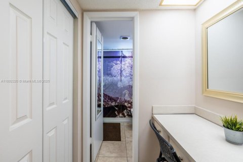 Condominio en venta en Hollywood, Florida, 1 dormitorio, 67.82 m2 № 1945641 - foto 18