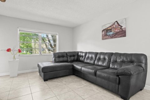 Condominio en venta en Hollywood, Florida, 1 dormitorio, 67.82 m2 № 1945641 - foto 11