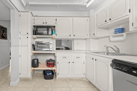 Condominio en venta en Hollywood, Florida, 1 dormitorio, 67.82 m2 № 1945641 - foto 8