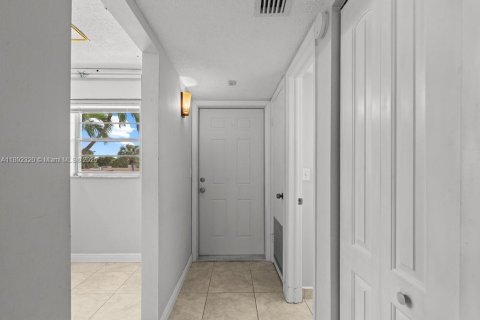 Condominio en venta en Hollywood, Florida, 1 dormitorio, 67.82 m2 № 1945641 - foto 6
