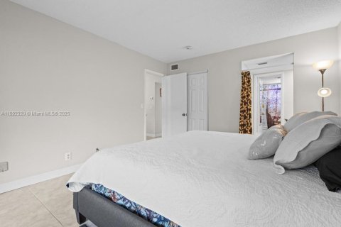 Condominio en venta en Hollywood, Florida, 1 dormitorio, 67.82 m2 № 1945641 - foto 17