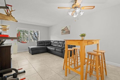 Condominio en venta en Hollywood, Florida, 1 dormitorio, 67.82 m2 № 1945641 - foto 13