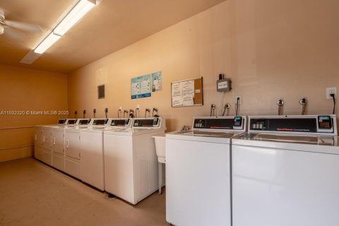 Condominio en venta en Hollywood, Florida, 1 dormitorio, 67.82 m2 № 1945641 - foto 28