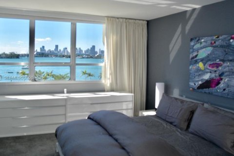 Condominio en alquiler en Miami Beach, Florida, 2 dormitorios, 100.98 m2 № 2044593 - foto 13