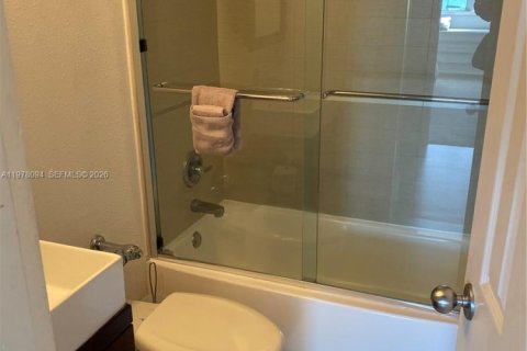 Condominio en alquiler en Miami Beach, Florida, 2 dormitorios, 100.98 m2 № 2044593 - foto 15