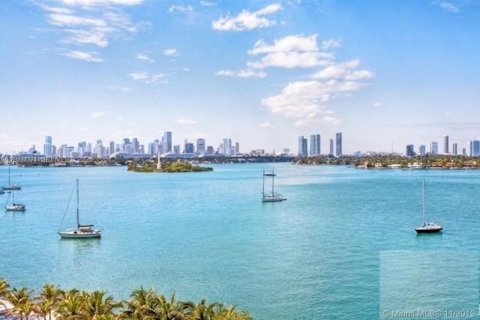 Condominio en Miami Beach, Florida, 2 dormitorios № 2044593