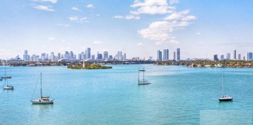 Condominio en Miami Beach, Florida, 2 dormitorios № 2044593