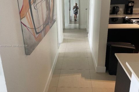 Condominio en alquiler en Miami Beach, Florida, 2 dormitorios, 100.98 m2 № 2044593 - foto 12