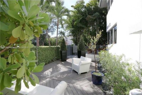 Copropriété à vendre à Miami Beach, Floride: 1 chambre, 62.62 m2 № 2016973 - photo 2