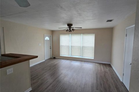 House in Port Charlotte, Florida 2 bedrooms, 75.44 sq.m. № 1856468 - photo 9