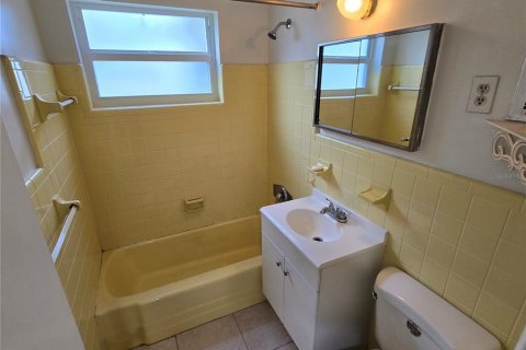 House in Port Charlotte, Florida 2 bedrooms, 75.44 sq.m. № 1856468 - photo 13