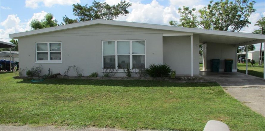 House in Port Charlotte, Florida 2 bedrooms, 75.44 sq.m. № 1856468