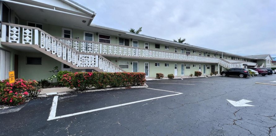 Condo in Deerfield Beach, Florida, 1 bedroom  № 2173092