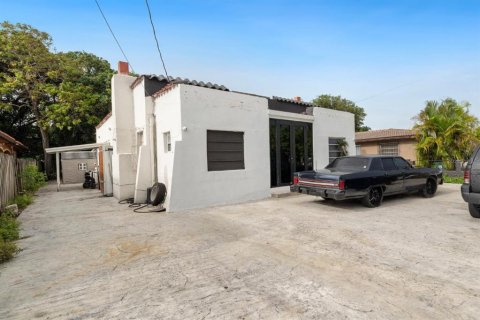 Casa en Miami, Florida 7 dormitorios, 205.87 m2 № 2099921