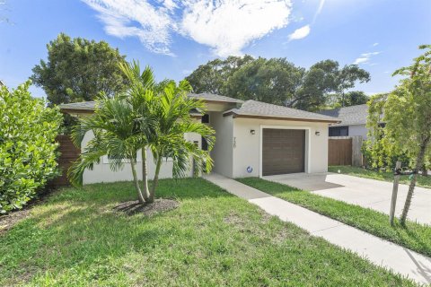 Villa ou maison à vendre à West Palm Beach, Floride: 4 chambres, 167.87 m2 № 2409564 - photo 2