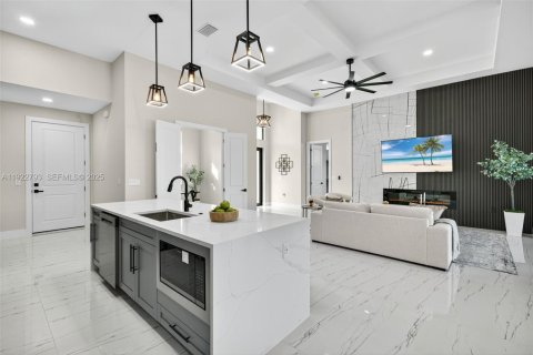 Casa en venta en Cape Coral, Florida, 3 dormitorios, 197.97 m2 № 1984320 - foto 11