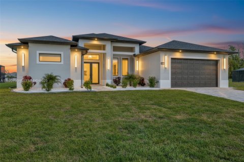 Casa en venta en Cape Coral, Florida, 3 dormitorios, 197.97 m2 № 1984320 - foto 3