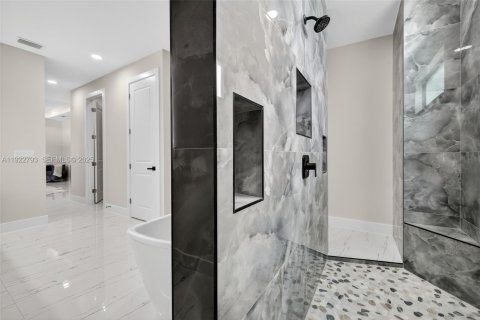 Casa en venta en Cape Coral, Florida, 3 dormitorios, 197.97 m2 № 1984320 - foto 19