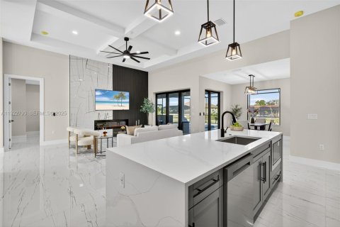 Casa en venta en Cape Coral, Florida, 3 dormitorios, 197.97 m2 № 1984320 - foto 13