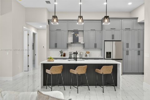 Casa en venta en Cape Coral, Florida, 3 dormitorios, 197.97 m2 № 1984320 - foto 9