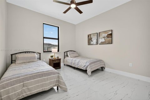 Casa en venta en Cape Coral, Florida, 3 dormitorios, 197.97 m2 № 1984320 - foto 22