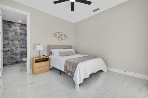 Casa en venta en Cape Coral, Florida, 3 dormitorios, 197.97 m2 № 1984320 - foto 24