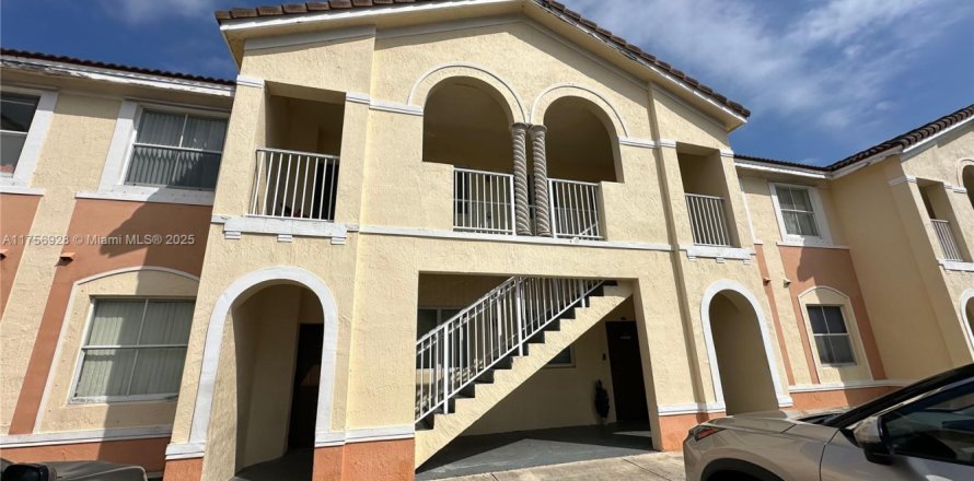 Condo in Homestead, Florida, 2 bedrooms № 1863379