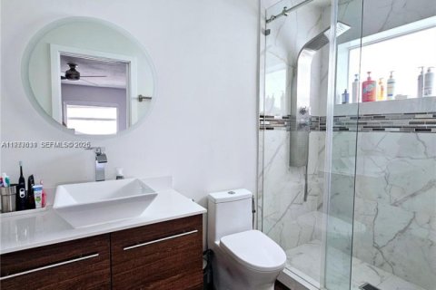 House in Miami, Florida 3 bedrooms, 180.23 sq.m. № 2043368 - photo 28