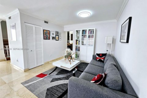 House in Miami, Florida 3 bedrooms, 180.23 sq.m. № 2043368 - photo 7