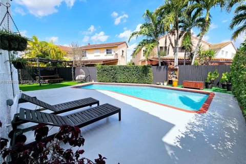 House in Miami, Florida 3 bedrooms, 180.23 sq.m. № 2043368 - photo 19