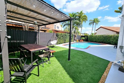 House in Miami, Florida 3 bedrooms, 180.23 sq.m. № 2043368 - photo 21